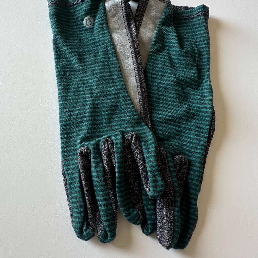 Lululemon Athletica Green and Gray Knit Gloves with Grip